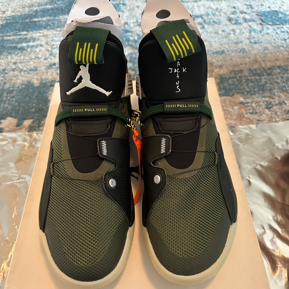 Men’s Travis Scott X Air Jordan 33 nrg sneakers